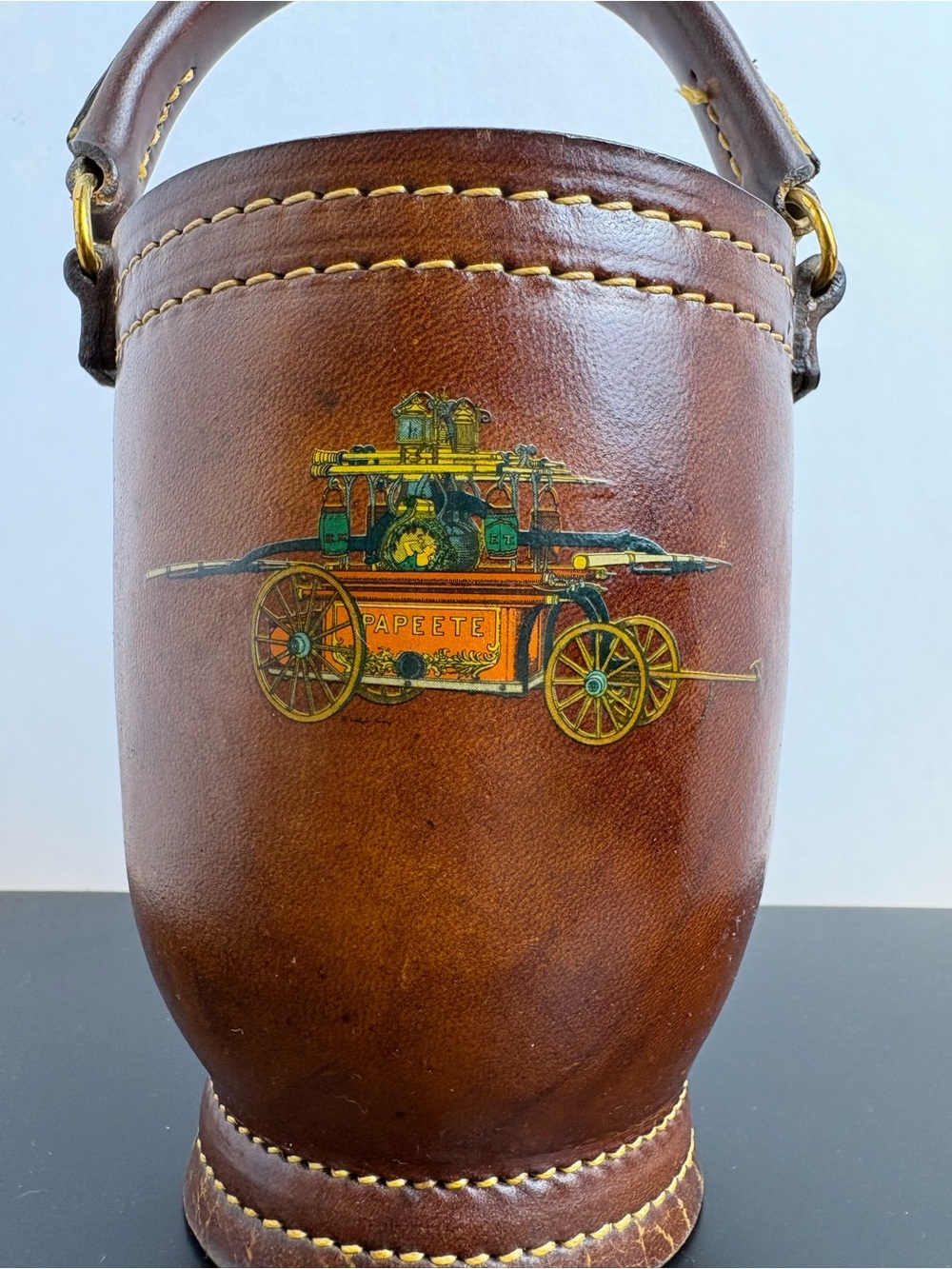 Vintage “Loyal Papeete” Leather Reproduction Fire Bucket from the 1950s-1960s. - Picture 5 of 6